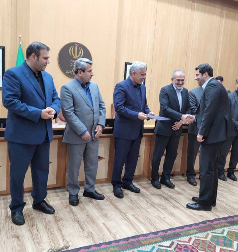 با حضور معاون امور مجلس رییس جمهور: رضا زنده دل، شهردار لاهیجان از سوی استاندار گیلان تجلیل شد